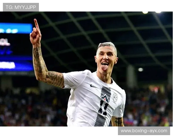 近期足球球星表现亮眼 各大联赛明星引发关注与热议